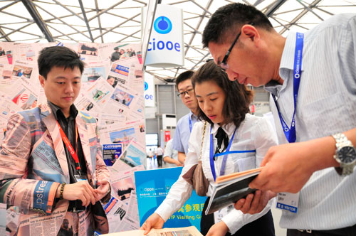 First Day Visitor Account of cippe Shanghai2012 Hits New High(图2)